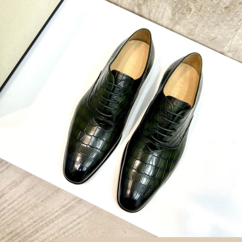 G*u*i leather shoes